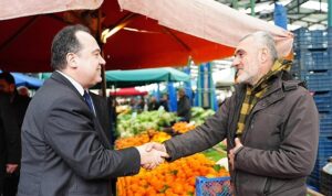 Başkan Dutlulu Perşembe Pazarı’nda Esnafla Bir Araya Geldi