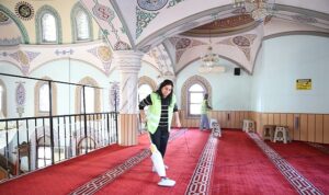 Çiğli’de İbadethaneler İçin Temizlik Mesaisi