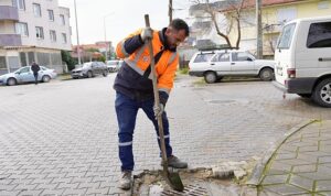 Temizlik İşleri Ekipleri 7/24 Sahada