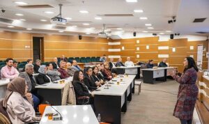 Bornova Muhtarlar Akademisi tamamlandı