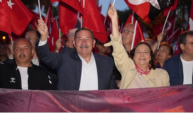 19 Mayıs Coşkusu Fener Alayı ve Işın Karaca Konseriyle Taçlandı