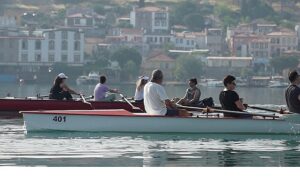 40 takım ve 700 sporcu, dört gün boyunca Sarımsaklı’nın mavi sularında kürek çekecek
