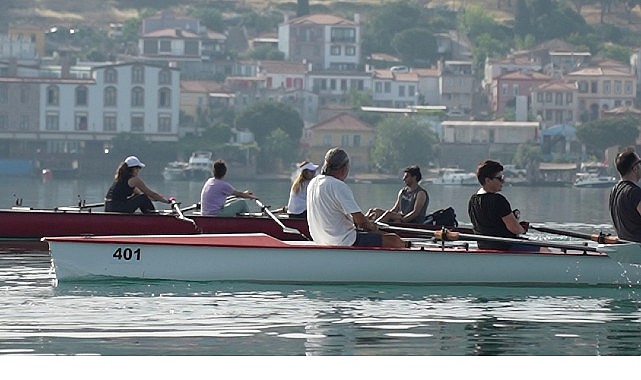 40 takım ve 700 sporcu, dört gün boyunca Sarımsaklı’nın mavi sularında kürek çekecek