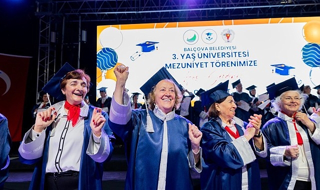 Balçova’da Mezuniyet Coşkusu: 3. Yaş Üniversitesi’nde Kepeler Umuda  Atıldı