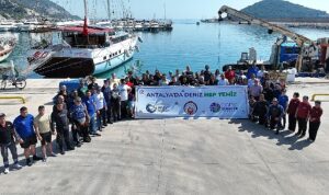 Balıkçı Barınağı’nda deniz dip temizliği