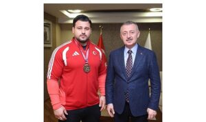 Başkan Büyükakın, güreşten iki önemli ismi ağırladı