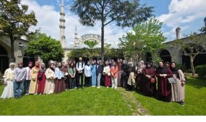 Bu proje hem okutuyor, hem gezdiriyor