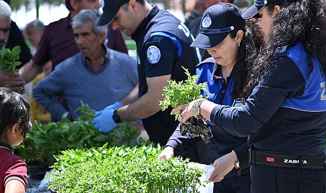 Büyükşehir’den Salihlili Üreticilere 34 Bin Sebze Fidesi