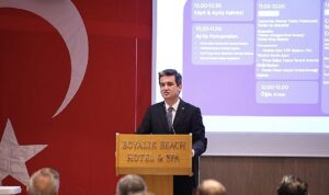 Çeşme’de turizmin geleceği ortak akılla konuşuldu