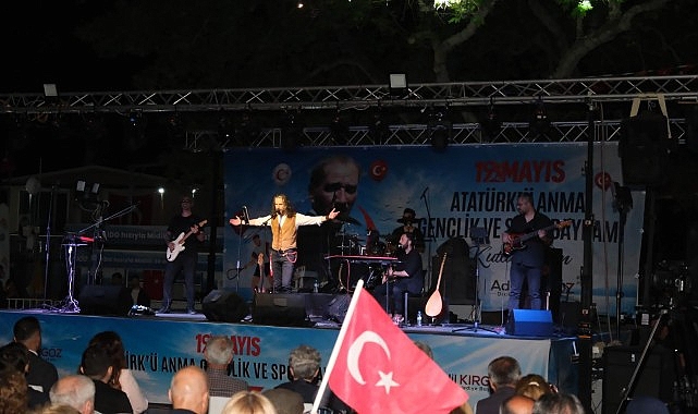 Dikili’de, 19 Mayıs coşkusu meydanlara taştı