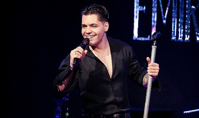 Emir Can İğrek’ten Konserde Sürpriz