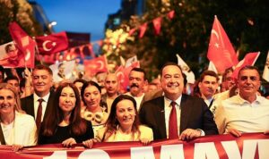 Fener Alayı, Ozbi Konseri ve 300 Dronluk Gösteri Büyüledi