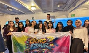 Genç İzmir gönüllüleri, Bergama Vapuru’nda buluştu