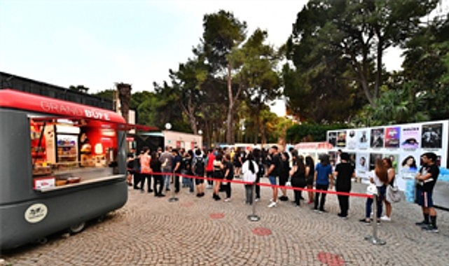 Gençliğe üç bilet jesti