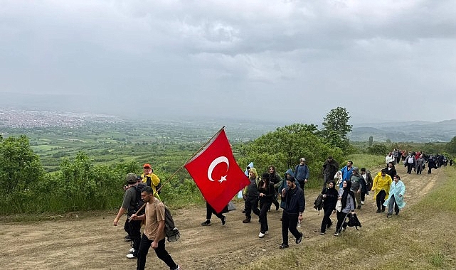 İnegöl’de Doğa Severler 19 Mayıs Ve Gençlik Haftası İçin Yürüdü