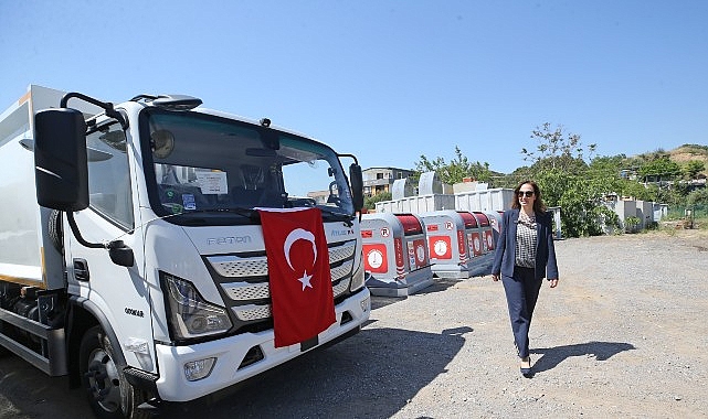 Karşıyaka’nın temizlik filosu üç yeni kamyonla güçlendi
