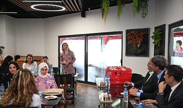 Kartepe’de Kadın Eğitimcilere Anneler Günü Sürprizi