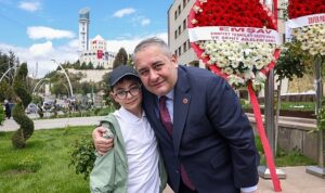 Keçiören’de 19 Mayıs Kutlamaları Çelenk Sunma Töreni İle Başladı