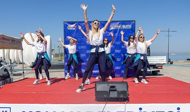 Konaklı annelerden Anneler Günü dansı
