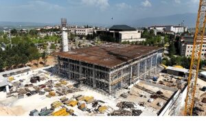 KOÜ Umuttepe Cami ve Otoparkı hızla yükseliyor