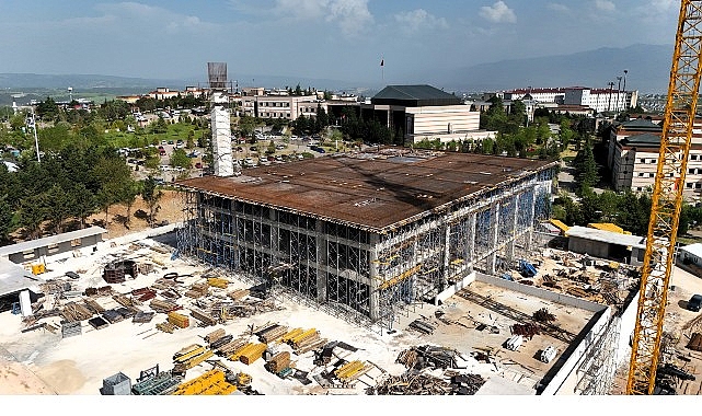 KOÜ Umuttepe Cami ve Otoparkı hızla yükseliyor