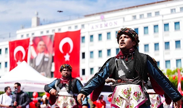 Manisa’da 19 Mayıs Coşkusu Cumhuriyet Meydanı’na Taştı
