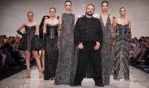 Murat Acar Defilesinde Mermer Podyumda Moda Resitali