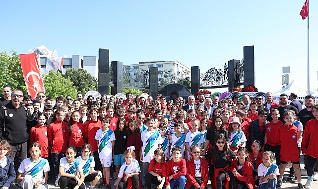 Nilüfer, 19 Mayıs’ı Cumhuriyet Meydanı’nda karşıladı