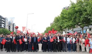 Nilüfer’de binler Cumhuriyet için yürüdü