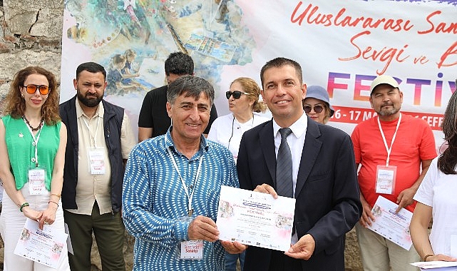 Seferihisar, sanatın evrensel diliyle iki gün boyunca renkli ve anlamlı bir buluşmaya ev sahipliği yaptı.