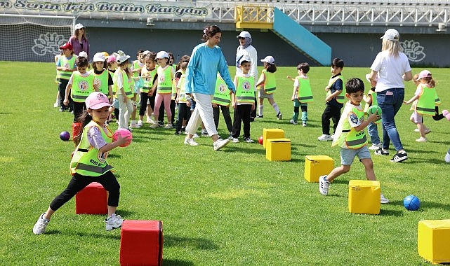 Spor Şenlikleri’nde sıra minik öğrencilerin