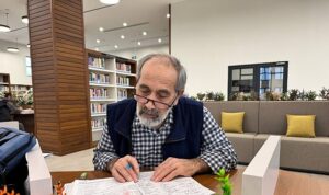 Tuğran Amca’nın okuma aşkı yıllara meydan okuyor