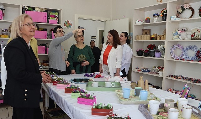 Üreten Engelliler Merkezi’nde yıl sonu sergisi açıldı