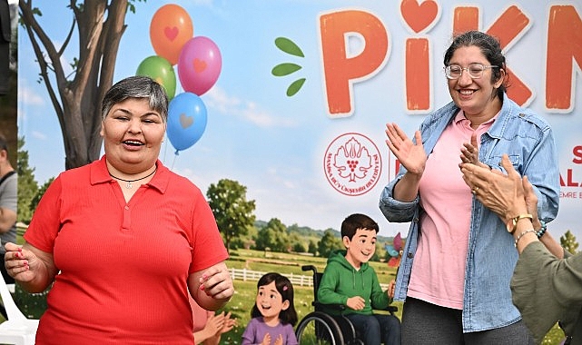 Yağmur Gülümsemeye Engel Olamadı