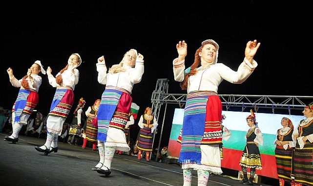 6 Ülkeden 18 Halk Dansları Ekibi, 750 Dansçı Ayvalık’ta Kültür Köprüsü Kurdu