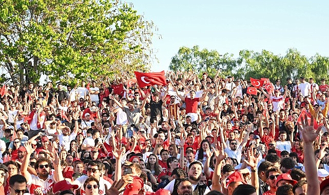 Antalyalılar Dünya Kupası heyecanı için Olbia Kent Meydanı’nda buluştu