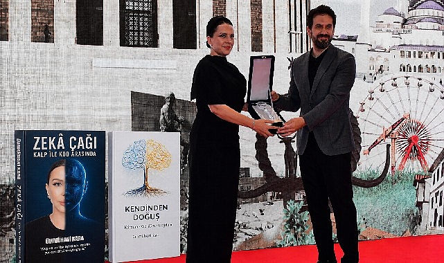 Bakan Yardımcısı Dr. Batuhan Mumcu, Araştırmacı Yazar Ümmühani Kara’ya Ödülünü Takdim Etti