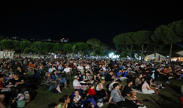 Başkan Çerçioğlu Vatandaşları Tekstil Park ve Mimar Sinan Parkı’nın Eşsiz Atmosferinde Açık Hava Sineması ile Buluşturdu