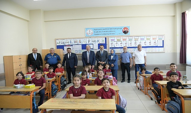 Başkan Çırpanoğlu Öğrencilerin Karne Sevincini Paylaştı