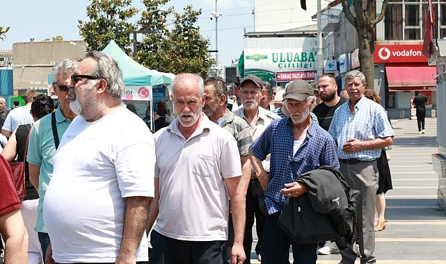 Başkan Erkan Aydın’dan Vatandaşlara Aşure İkramı
