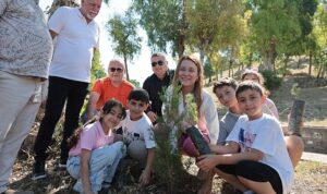 Başkan Mutlu, Konaklı miniklerle fidan dikti