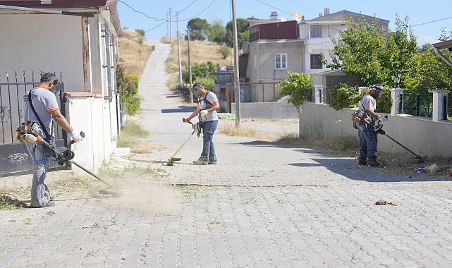 Burhaniye’nin Her Noktasında Aralıksız Temizlik Mesaisi