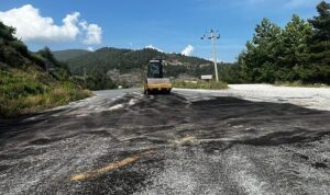 Büyükşehir ekiplerinden yol mesaisi