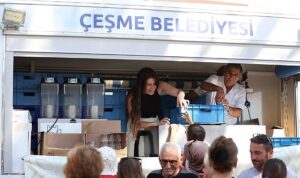 Çeşme’de aşure lokması paylaşıldı