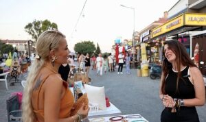 Çeşme’de kadın emeği gece pazarlarında hayat buluyor