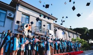 DEÜ Bergama MYO’da Mezuniyet Coşkusu