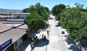 Didim Belediyesi Balat Mahallesi’nde Taş Döşeme Çalışmalarını Sürdürüyor