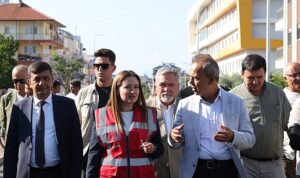 Döşemealtı Yeniköy’de altyapısı tamamlanan yollar asfaltlanıyor