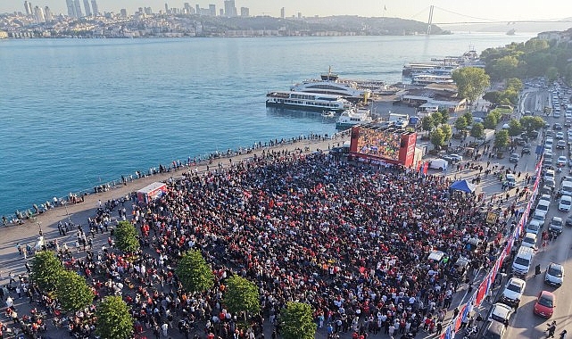 Dünya Kupası Coşkusu İstanbul’un Meydanlarına Taşındı