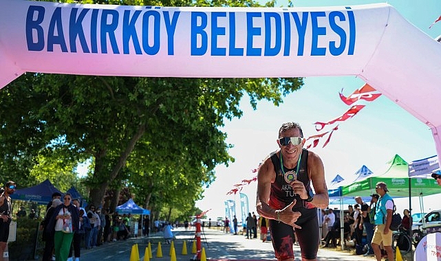 Florya Sahili’nde Nefes Kesen Triatlon Heyecanı